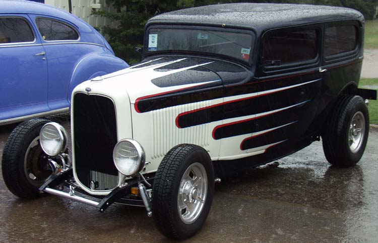 32-Ford-Hiboy-Tudor-Sedan-Chopped